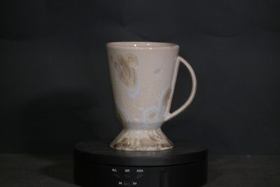 Mazagran avec anse en porcelaine ventre de biche 17cl