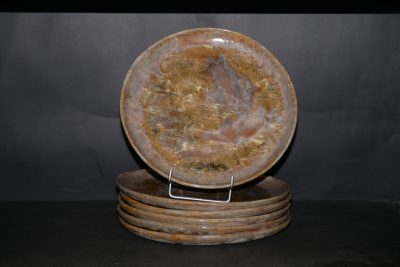 6 assiettes artisanales en grès marron