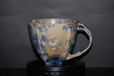 Bol avec anse en porcelaine beige gris bleu