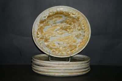 6 assiettes artisanales en grès blanc cristaux jaunes