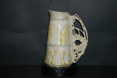 Carafe en grès anse travaillée blanc cristaux jaunes