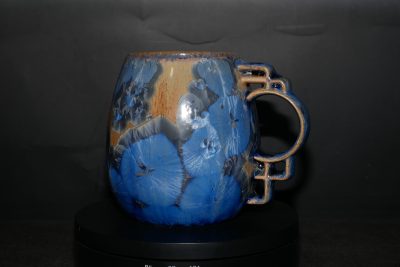 Tasse porcelaine anse ronde et carré bleu intense