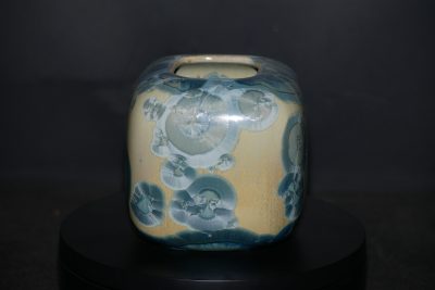 Petit vase cube en porcelaine gris-vert métallisé 10 cm