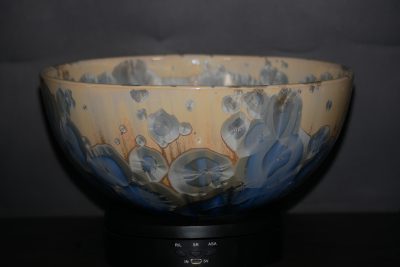 Saladier artisanal en porcelaine cristaux gris-bleu
