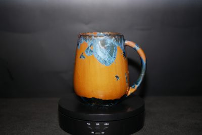 Grande tasse en porcelaine marron cristaux bleus