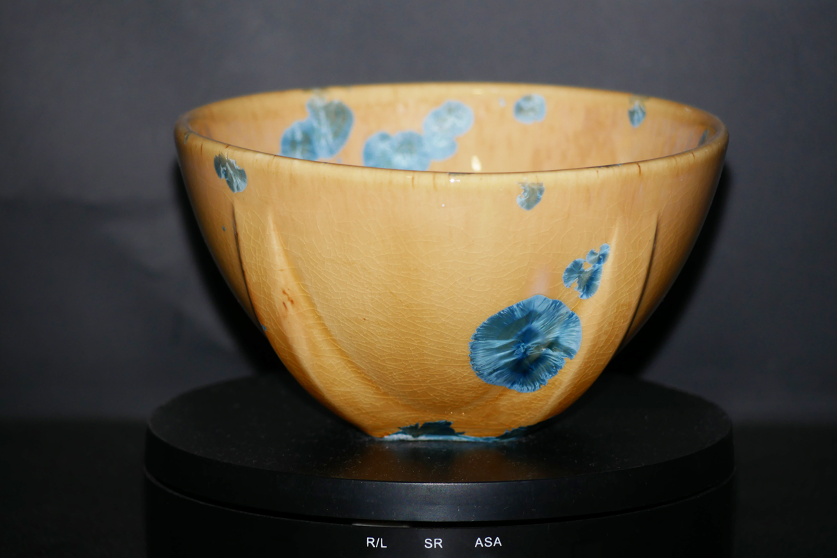 Bol en porcelaine orange cristaux bleus verts 7.5 cm