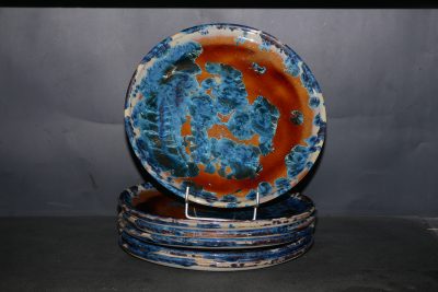 Jeu de 6 assiettes en grès marron cristaux bleus