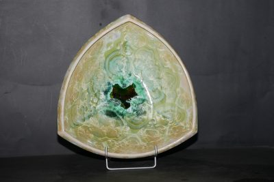 Petite coupe triangulaire en porcelaine vert citron 26 cm
