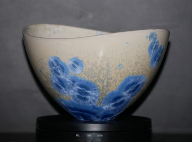 Saladier en porcelaine design cristaux bleu-ciel