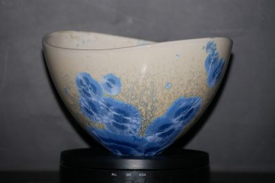 Saladier en porcelaine design cristaux bleu-ciel