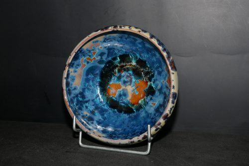 Jeu de 6 assiettes creuses en grès marron cristaux bleus