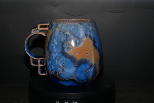 Tasse porcelaine anse ronde et carré bleu intense