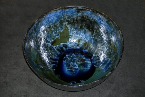 Grand saladier bleu en grès artisanal