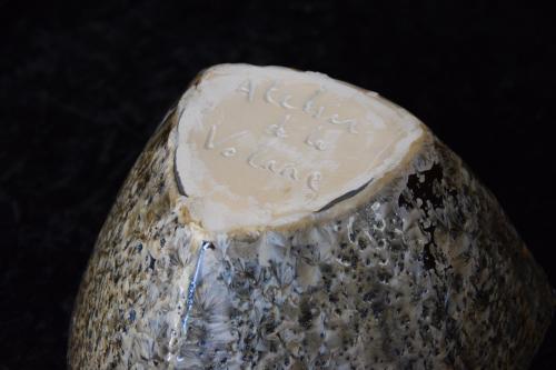 Saladier-artisanal-en-gres-noir-triangulaire (9)