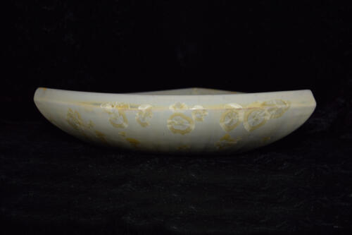 Coupe-a-fruits-triangulaire-en-porcelaine-creme-cristaux-jaunes (4)