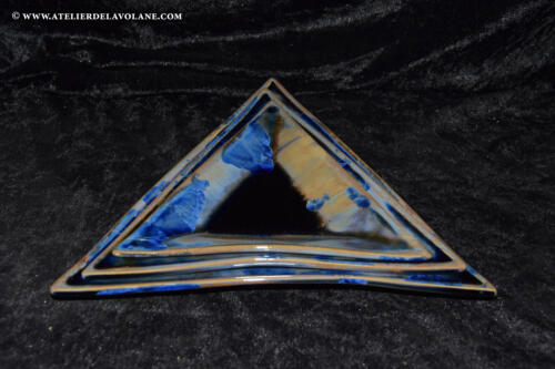 Assiette-a-hors-d'œuvre-en-porcelaine–-Assiettes-triangulaires (1)