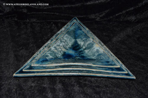 Assiette-a-hors-d'œuvre-en-porcelaine–-Assiettes-triangulaires (1) (1)