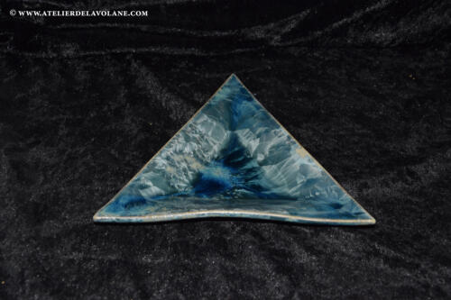 Assiette-a-hors-d'œuvre-en-porcelaine–-Assiettes-triangulaires (5) (1)