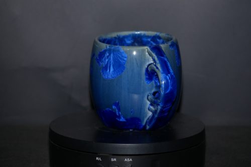 Tasse en porcelaine bleu nuit