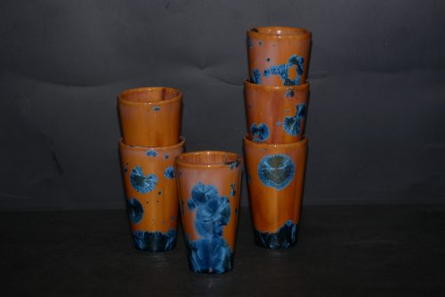 6 mazagrans en porcelaine marrons cristaux bleus