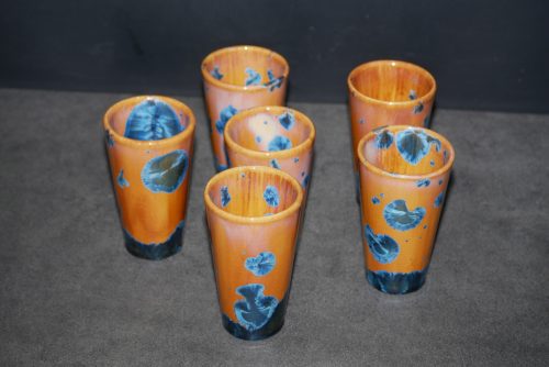 6 mazagrans en porcelaine marrons cristaux bleus