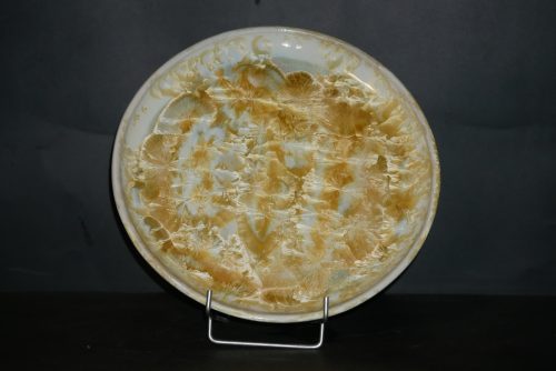 6 assiettes artisanales en grès blanc cristaux jaunes
