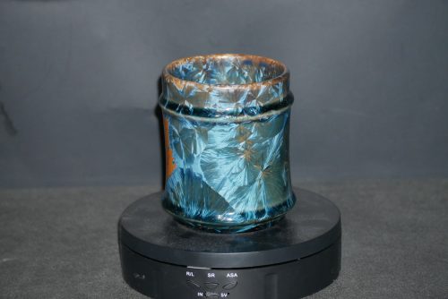 Tasse en porcelaine artisanale sans anse marron bleu