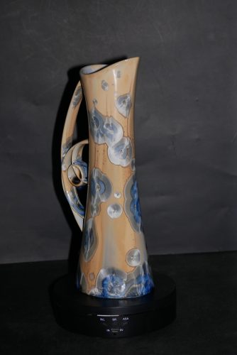 Carafe élancée en porcelaine cristaux gris-bleu