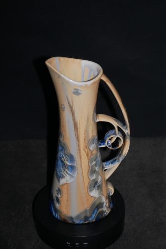 Carafe élancée en porcelaine cristaux gris-bleu