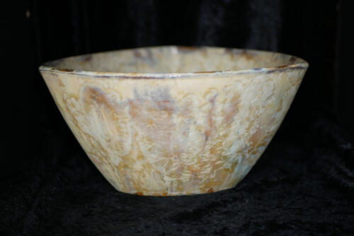 Saladier artisanal triangulaire en grès jaune de Naples