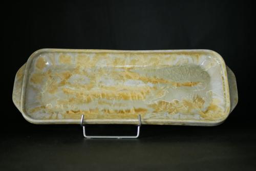 Plat à cake artisanal en grès blanc cristaux jaunes 39 cm
