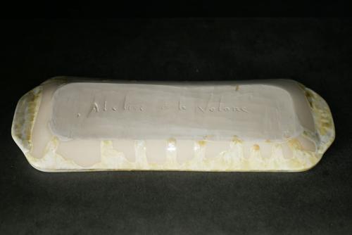 Plat à cake artisanal en grès blanc cristaux jaunes 39 cm