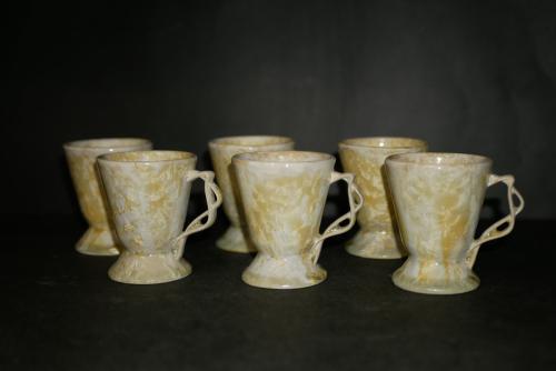 6 petits mazagrans en grès avec blanc jaune