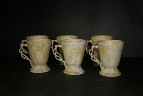 6 petits mazagrans en grès avec blanc jaune