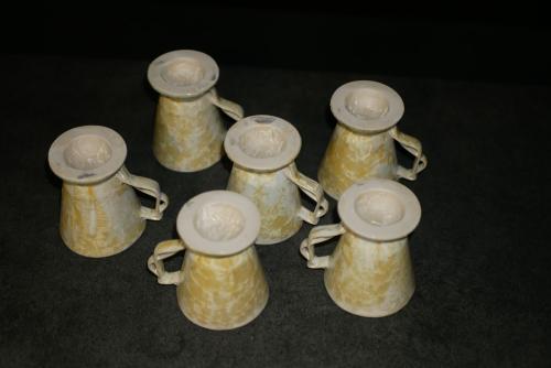 6 petits mazagrans en grès avec blanc jaune