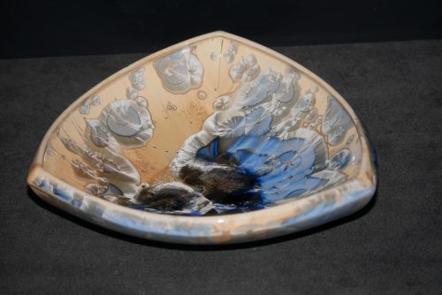 Petite coupe triangulaire en porcelaine gris-bleu