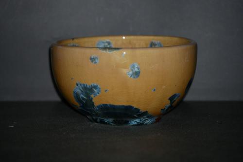 Bol en porcelaine orange cristaux bleu-vert