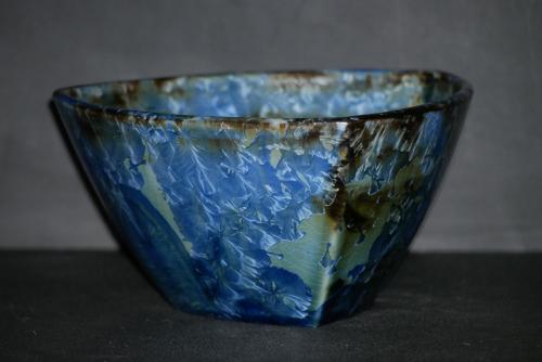 Petit saladier triangulaire en grès bleu 9 cm