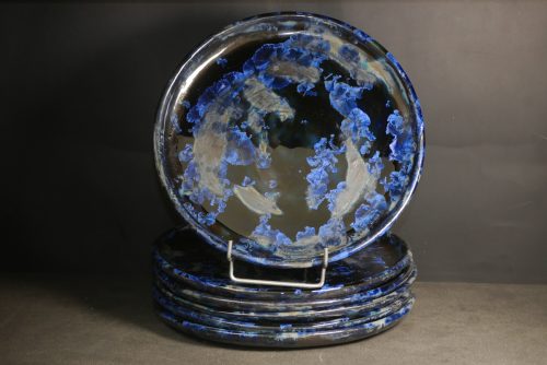 6 assiettes artisanales en grès bleu-nuit