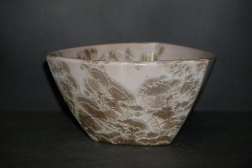 Petit saladier triangulaire en porcelaine ventre de biche