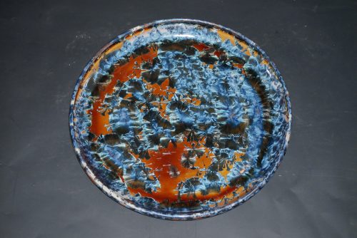 Plateau en grès marron cristaux bleus 36 cm