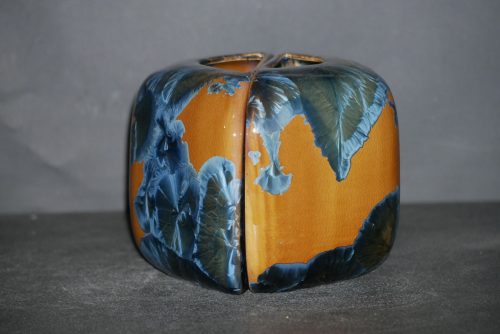 Duo vases en porcelaine demi-cube marron cristaux bleus