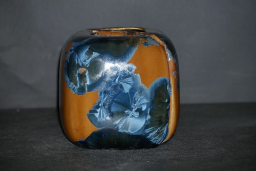 Duo vases en porcelaine demi-cube marron cristaux bleus