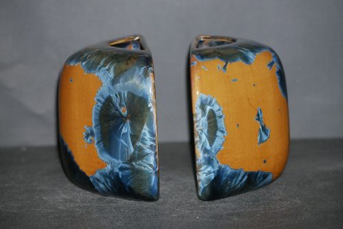 Duo vases en porcelaine demi-cube marron cristaux bleus