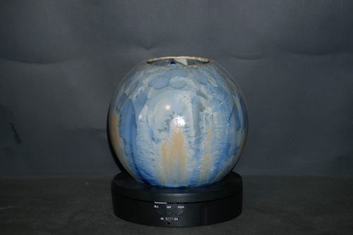 Vase boule en porcelaine cristaux gris-bleus