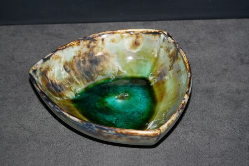 Coupelle triangulaire en grès vert olive