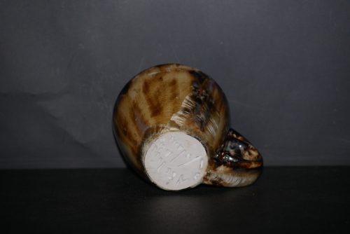 Tasse en grès noir cristaux blancs