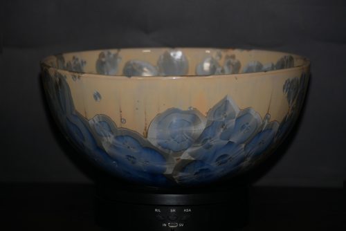Saladier artisanal en porcelaine cristaux gris-bleu