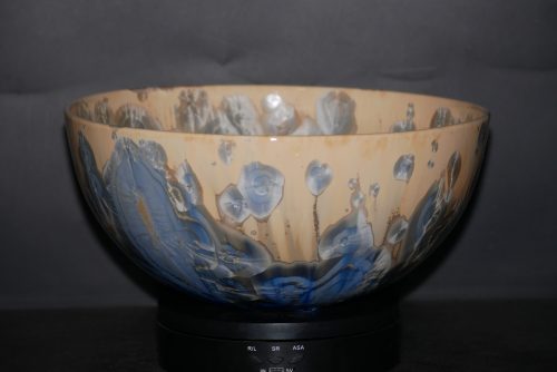 Saladier artisanal en porcelaine cristaux gris-bleu