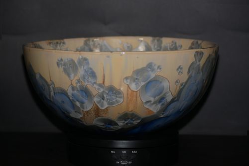 Saladier artisanal en porcelaine cristaux gris-bleu
